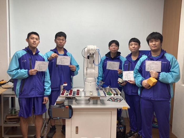 機器人工程師(初階)術科通過-1